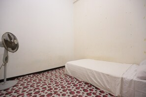 Basic Double Room | Free WiFi, bed sheets