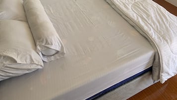 1 bedroom, desk, free WiFi, bed sheets