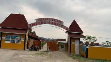 Fachada de la propiedad