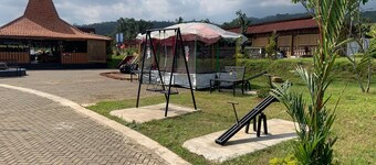 Capital O 93437 Embung Banteran CottageNearLapangan Banteran