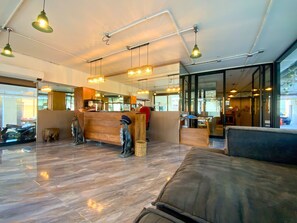 Lobby sitting area - Goldsmith Bangkok Residence (Bangkok)