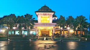 A hotel entrance with a prominent tower and a well-lit facade. - LE DIAN HOTEL & COTTAGES (Serang)