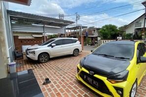 Free self parking - Hotel O Muula Homestay Syariah (Pati)