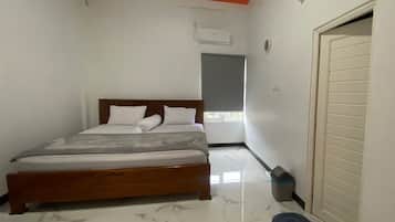 Deluxe Studio | Desk, free WiFi, bed sheets