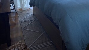 1 bedroom, iron/ironing board, free WiFi, bed sheets - Waterfront beach house overlooking one of Tassie's favourite surf breaks (Dodges Ferry)