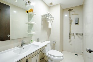 Serviettes fournies, savon, papier toilette