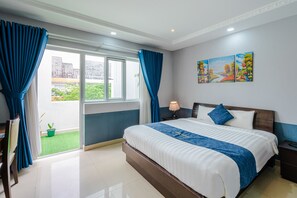 1 bedroom, desk, WiFi, bed sheets