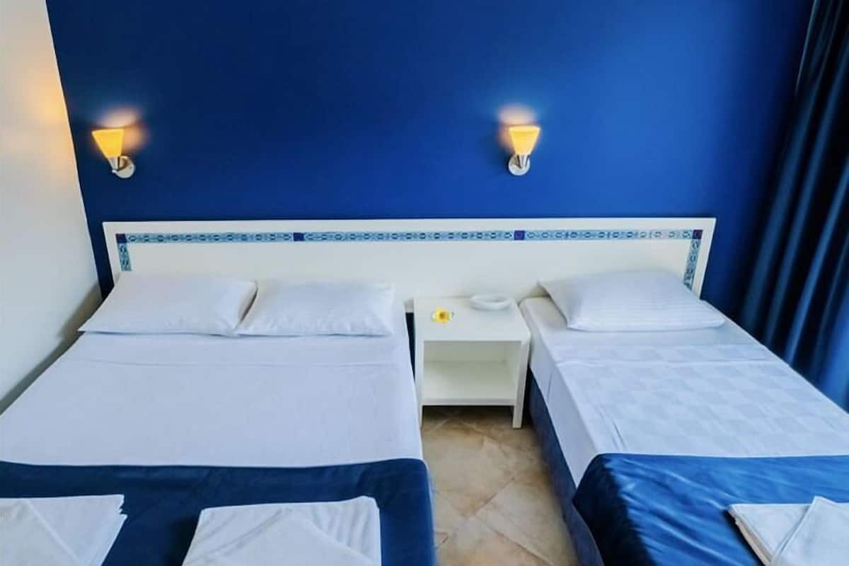 Habitación estándar | Minibar y ropa de cama