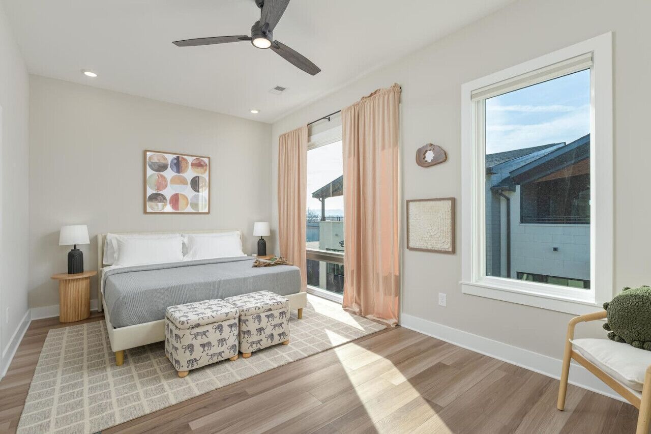 3 bedrooms, desk, WiFi, bed sheets