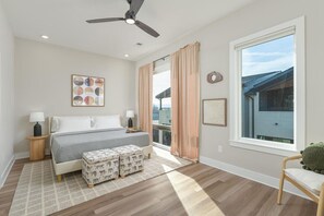 3 bedrooms, desk, WiFi, bed sheets - 3BR, 3BA Southside Chatt Townhouse! (Chattanooga)