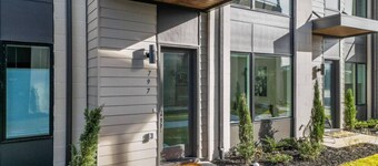 3BR, 3BA Southside Chatt Townhouse!