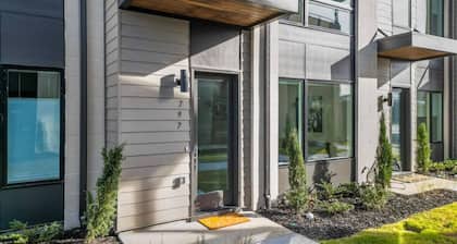 3BR, 3BA Southside Chatt Townhouse!