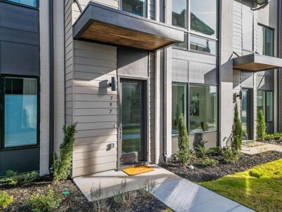 3BR, 3BA Southside Chatt Townhouse!