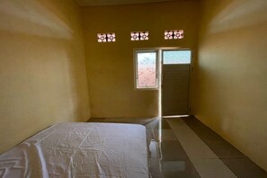 Basic Double Room | Free WiFi, bed sheets - Hotel O Legok Homestay Syariah (Sidoarjo)