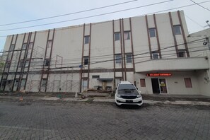 Exterior - OYO 93448 Padang Pasir Homestay (Surabaya)
