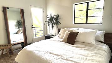 3 habitaciones, tabla de planchar con plancha, wifi y ropa de cama