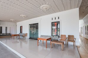 Coin salon dans le hall