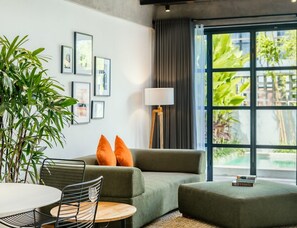 Apartment | Living area | 49-inch Smart TV with digital channels - Berawa Loft by Betterplace (Canggu)