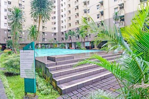 Pool - OYO 93463 Apartemen Gateway Cicadas By Gpro (Bandung)