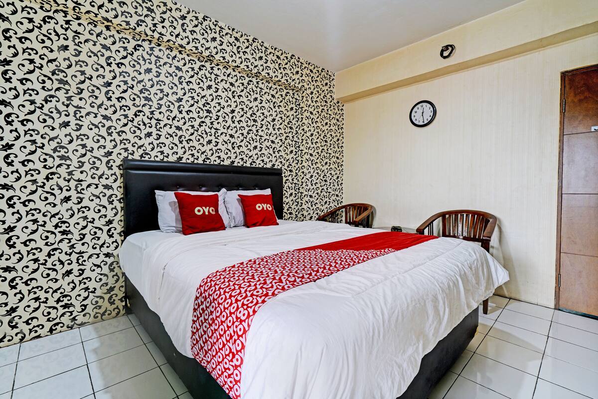 Habitación Deluxe doble | Espacio para trabajar con un portátil y ropa de cama