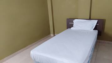 Economy Double Room | Desk, laptop workspace, free WiFi, bed sheets