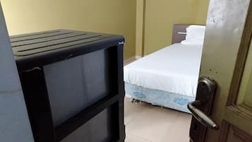 Economy Double Room | Desk, laptop workspace, free WiFi, bed sheets