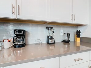 冰箱、微波炉、烤箱、炉灶
