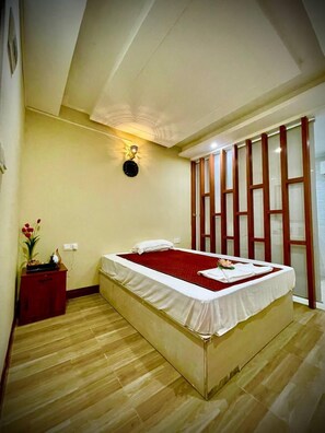 温泉/矿泉、身体护理、热石按摩、深层组织按摩、泰式按摩、体膜护理