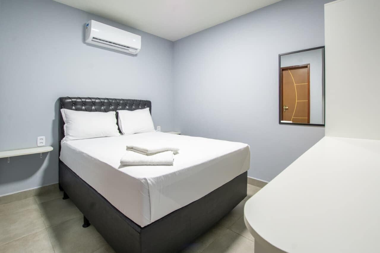 Quarto casal conforto | Individualmente decorados, individualmente mobiliados, escrivaninha