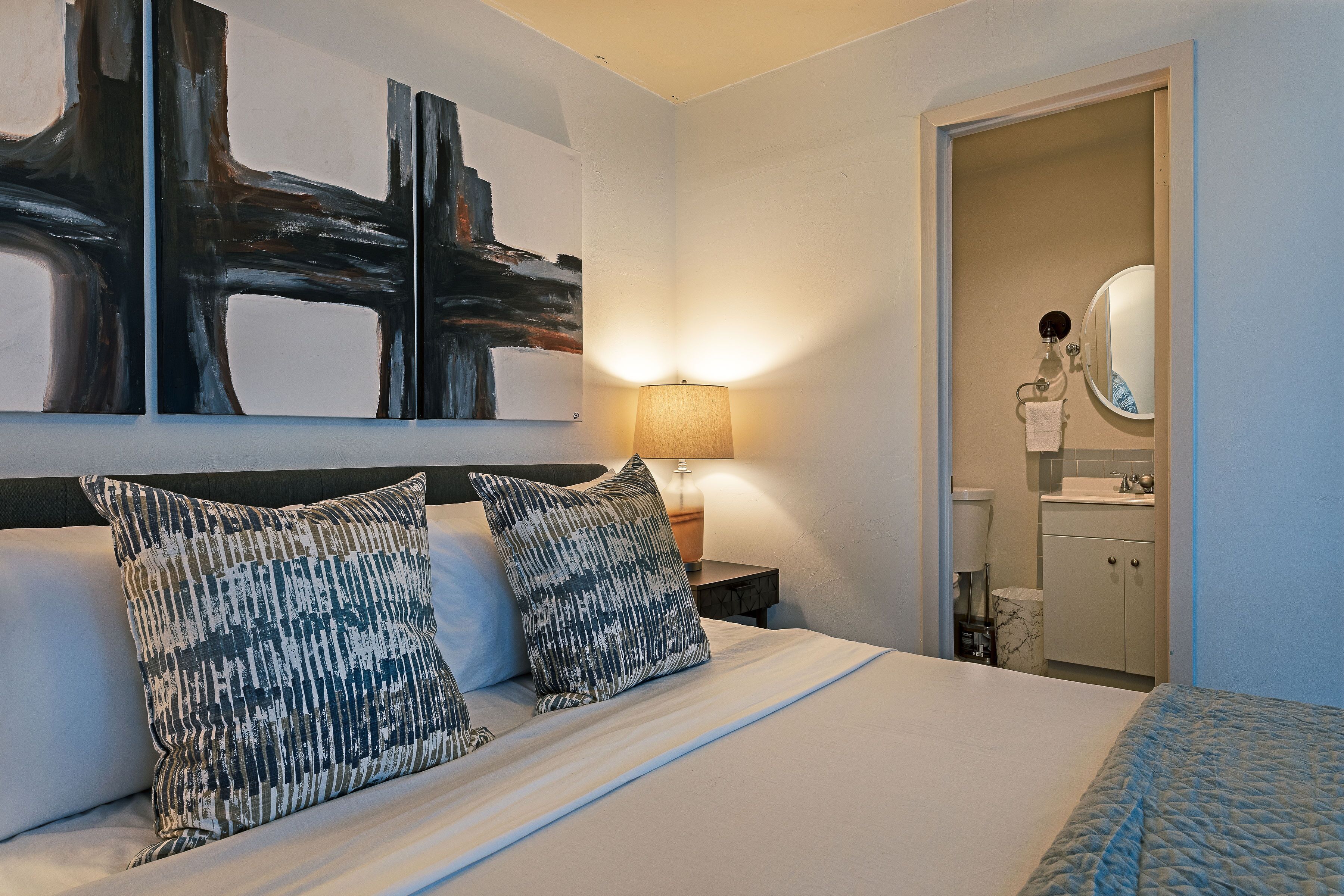 3 bedrooms, desk, iron/ironing board, travel cot