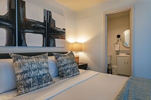 3 室のベッドルーム、デスク、アイロン / アイロン台、旅行用ベビーベッド