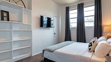 3 Schlafzimmer, Schreibtisch, Bügeleisen/Bügelbrett, Reisekinderbett