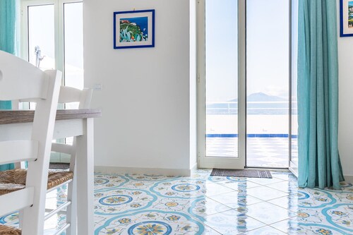 Apartment with breathtaking terrace vesuvius/ sorrentine peninsula view