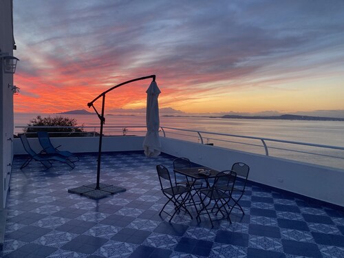 Apartment with breathtaking terrace vesuvius/ sorrentine peninsula view