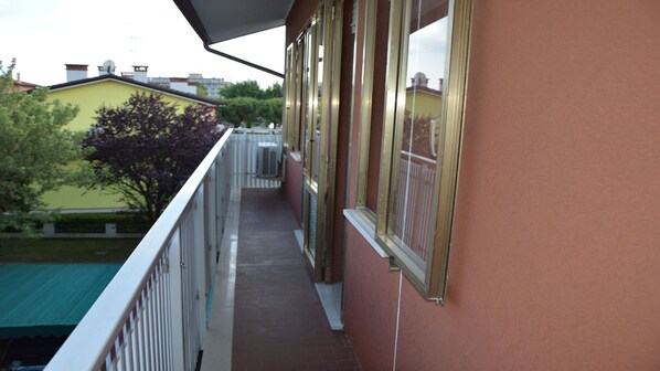 Căn hộ, 3 phòng ngủ, ban công, quang cảnh thành phố | Hiên