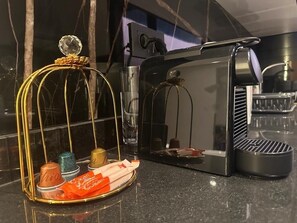 Hårtork, handdukar, tvål och toalettpapper