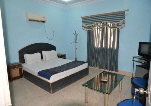 Step inn Guest House Sukkur