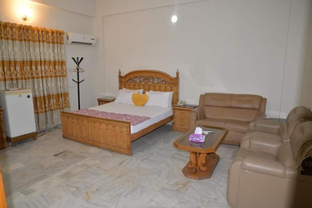 Deluxe Double Room | Desk, soundproofing, iron/ironing board, free WiFi
