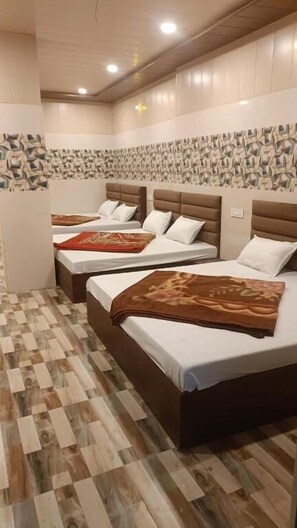 Superior Quadruple Room - Asha Guest House (Amritsar)