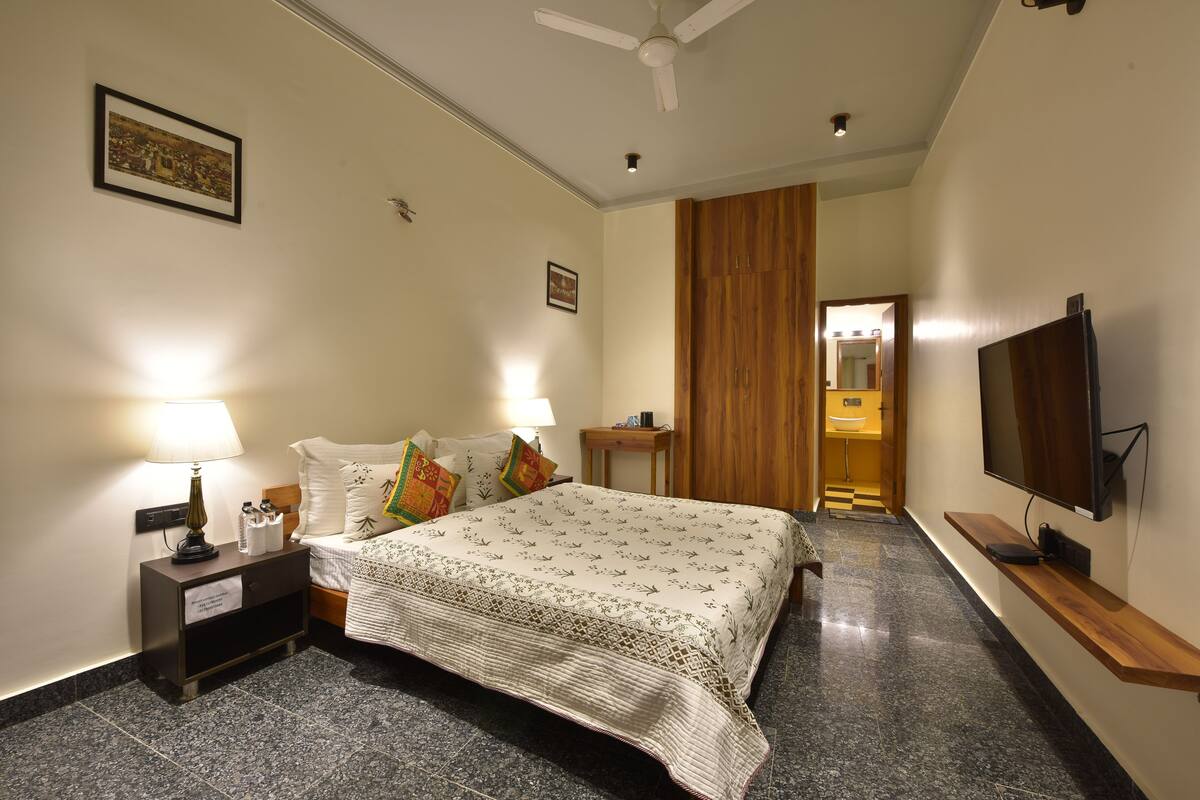 Egyptian cotton sheets, premium bedding, desk, laptop workspace