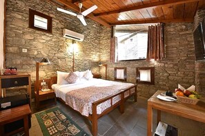 Egyptian cotton sheets, premium bedding, individually decorated - Tiaraa Monolith Lake Resort  (Nainital)