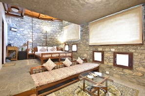 Panoramic Studio | Egyptian cotton sheets, premium bedding, individually decorated