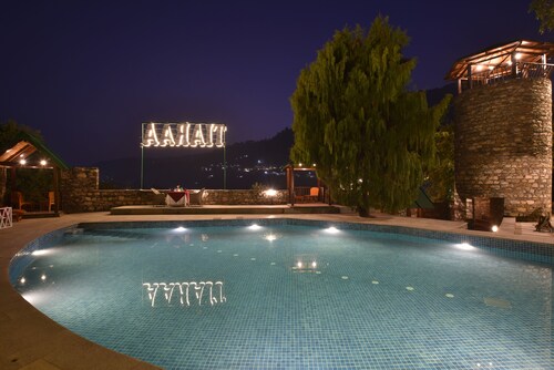 Tiaraa Monolith Lake Resort 