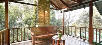 Tiaraa Monolith Lake Resort 