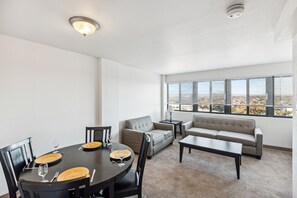 تناول الطعام