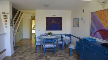 Biệt thự, 3 phòng ngủ, sân hiên, quang cảnh vườn | Phòng khách