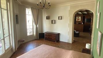 6 bedrooms, WiFi, bed sheets