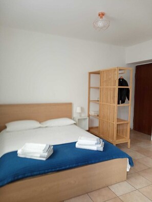 1 chambre, fer et planche à repasser, Wi-Fi, draps fournis
