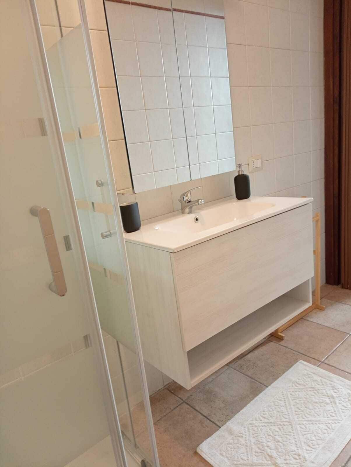 Dusche, Haartrockner, Bidet, Handtücher