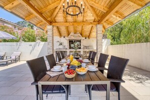 Outdoor dining - Pool House Edita (Bribir)